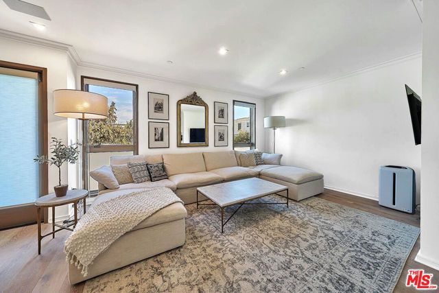 132 N Swall Drive 301, Los Angeles, CA 90048