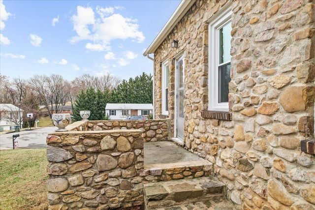 1705 Brad CT, Salem, VA 24153