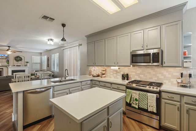 1026 Starbrook Dr, Galt, CA 95632