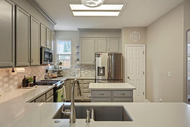 1026 Starbrook Dr, Galt, CA 95632