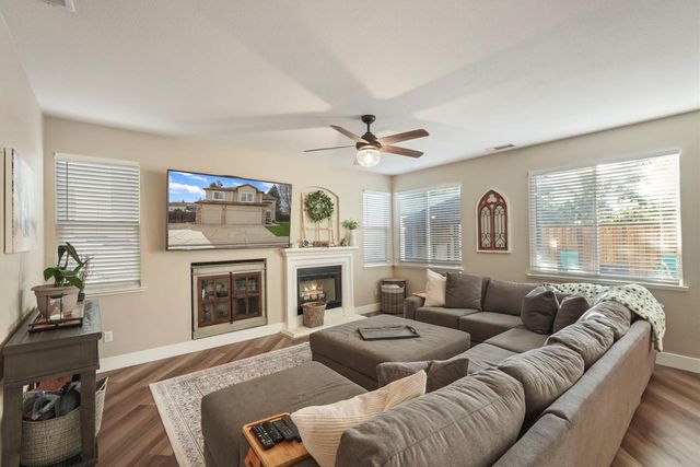 1026 Starbrook Dr, Galt, CA 95632