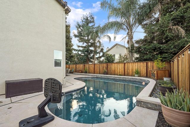 1026 Starbrook Dr, Galt, CA 95632