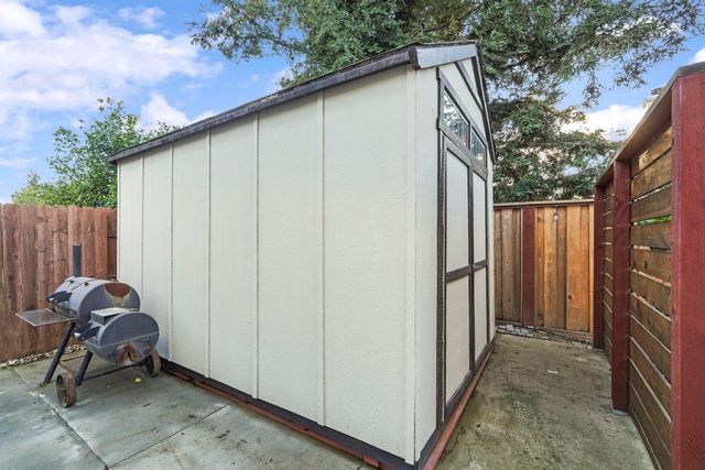 1026 Starbrook Dr, Galt, CA 95632