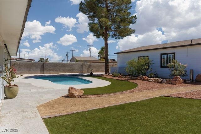 4945 Stacey Avenue, Las Vegas, NV 89108