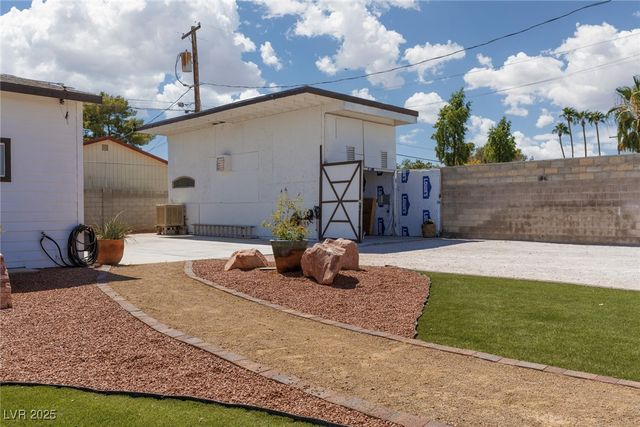 4945 Stacey Avenue, Las Vegas, NV 89108