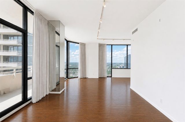 14 Greenway Plaza 19P, Houston, TX 77046