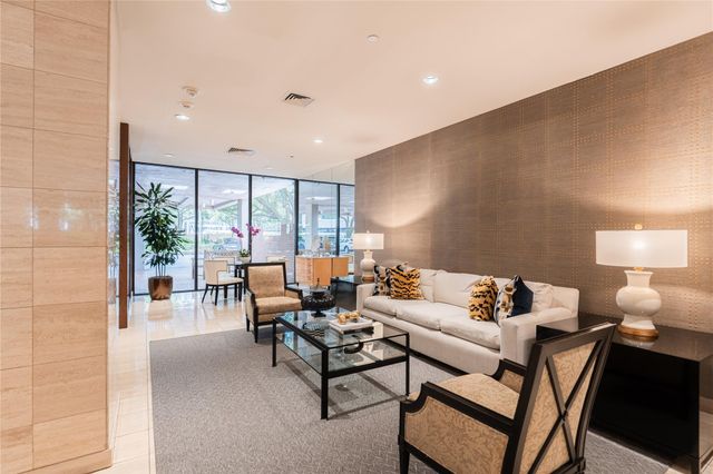 14 Greenway Plaza 19P, Houston, TX 77046