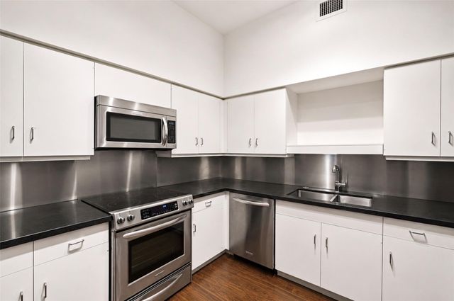 14 Greenway Plaza 19P, Houston, TX 77046