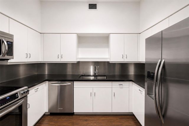 14 Greenway Plaza 19P, Houston, TX 77046
