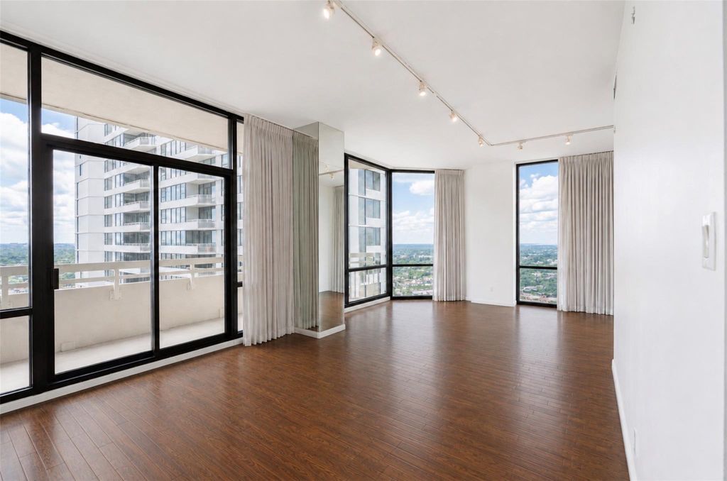 14 Greenway Plaza 19P, Houston, TX 77046