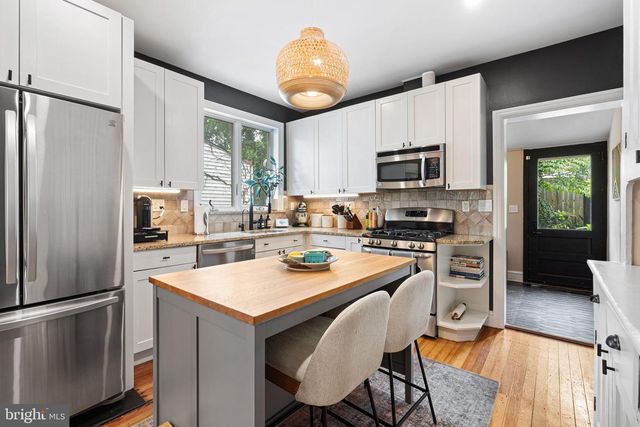 225 E GRAVERS LN, Philadelphia, PA 19118