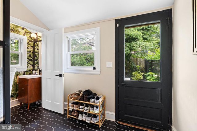 225 E GRAVERS LN, Philadelphia, PA 19118