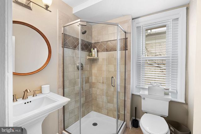 225 E GRAVERS LN, Philadelphia, PA 19118