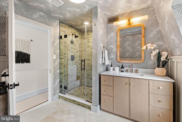 225 E GRAVERS LN, Philadelphia, PA 19118