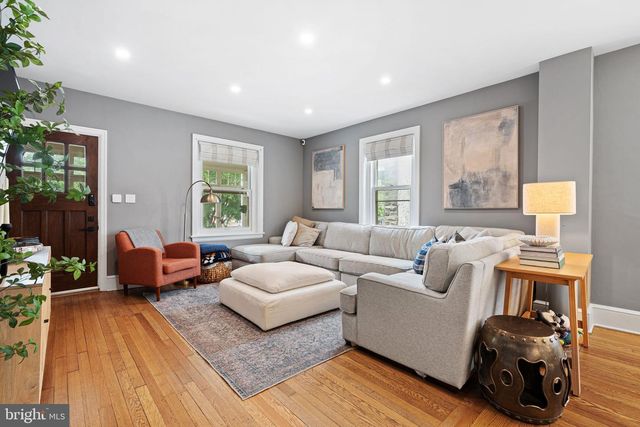 225 E GRAVERS LN, Philadelphia, PA 19118