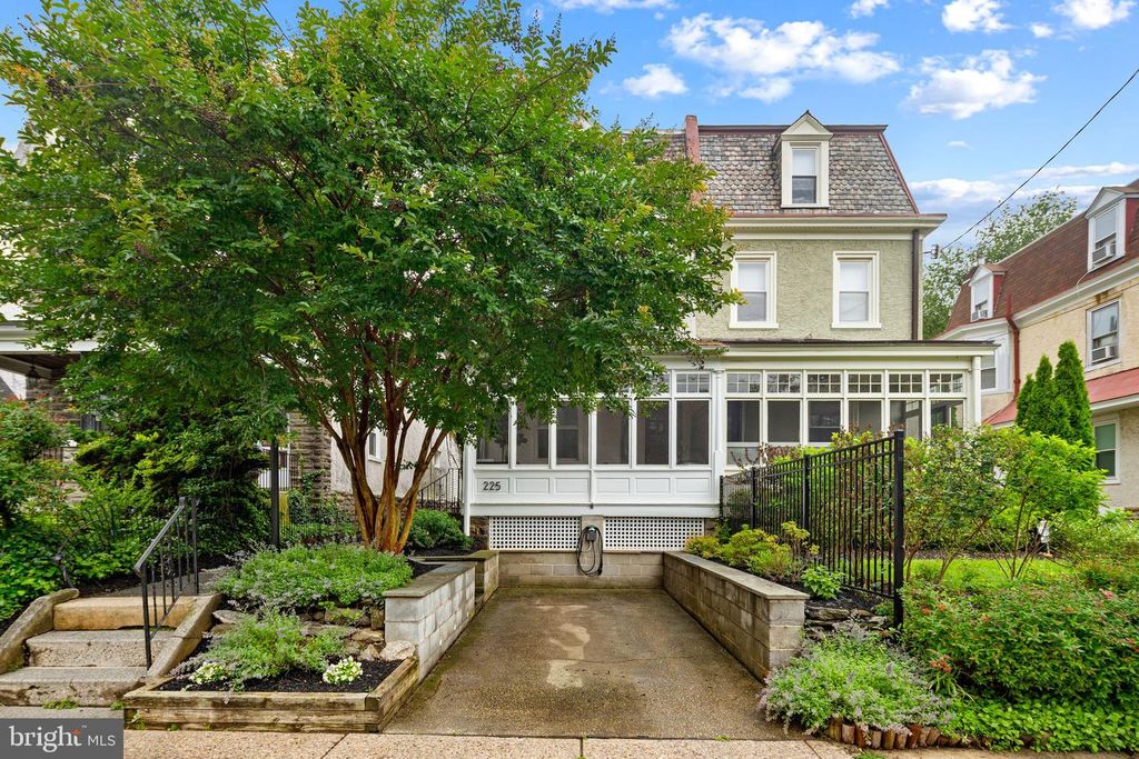 225 E GRAVERS LN, Philadelphia, PA 19118