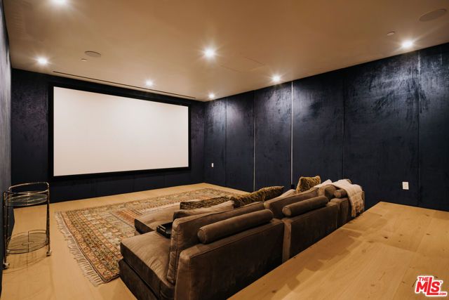 8368 Hollywood Boulevard, West Hollywood, CA 90069