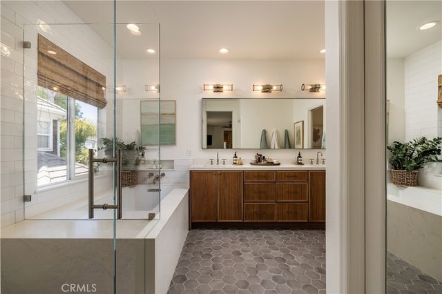 2001 Haven, Newport Beach, CA 92663