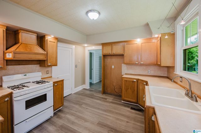 703 11TH AVENUE, Midfield, AL 35228
