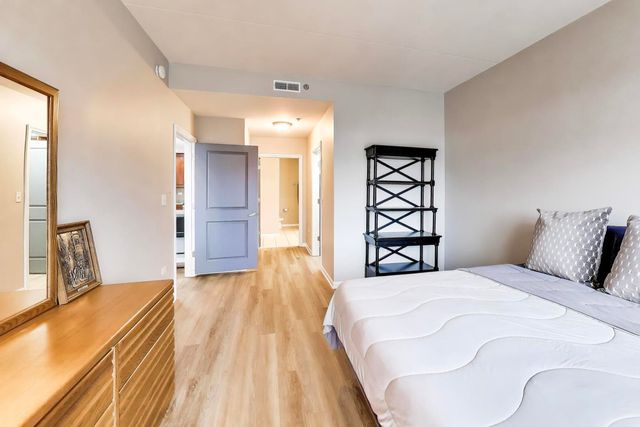 1199 E Port Clinton Road 311, Vernon Hills, IL 60061