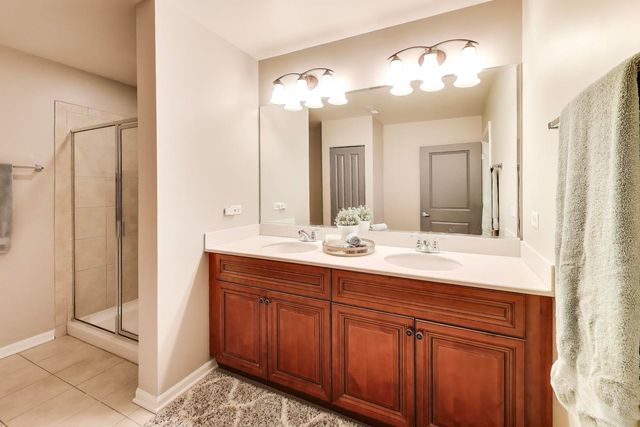 1199 E Port Clinton Road 311, Vernon Hills, IL 60061