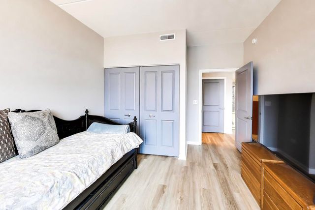 1199 E Port Clinton Road 311, Vernon Hills, IL 60061