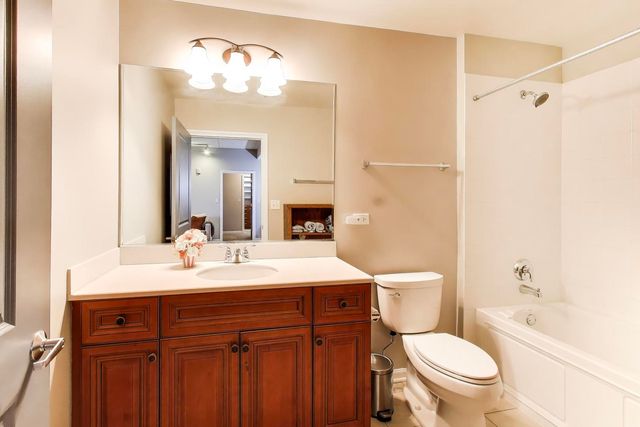 1199 E Port Clinton Road 311, Vernon Hills, IL 60061