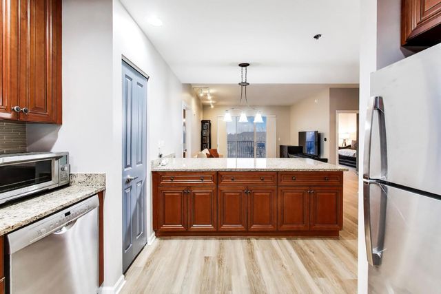 1199 E Port Clinton Road 311, Vernon Hills, IL 60061