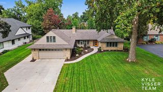2861 Woodcliff Circle, East Grand Rapids, MI 49506