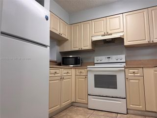 14931 SW 82nd Ln 18-403, Miami, FL 33193