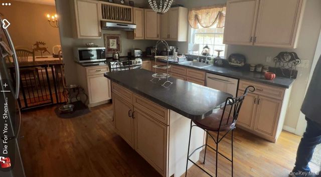 43 N Cozine Road, Manorville, NY 11949