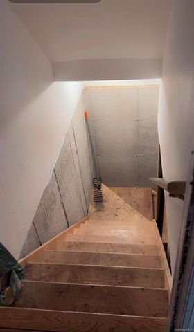 43 N Cozine Road, Manorville, NY 11949