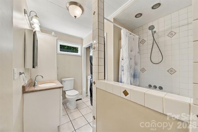 911 Kenham Place SW, Lenoir, NC 28645