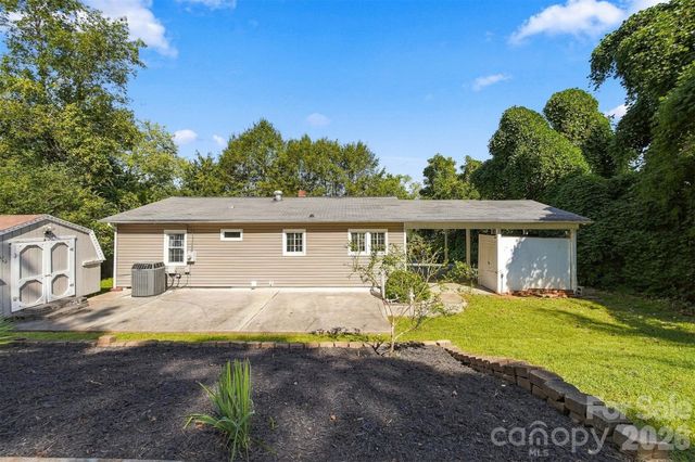 911 Kenham Place SW, Lenoir, NC 28645