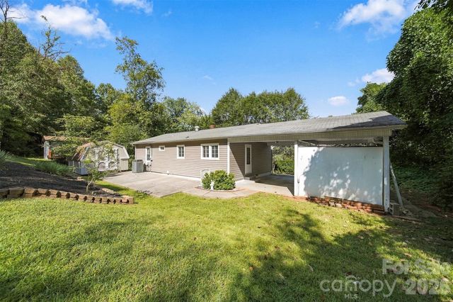 911 Kenham Place SW, Lenoir, NC 28645