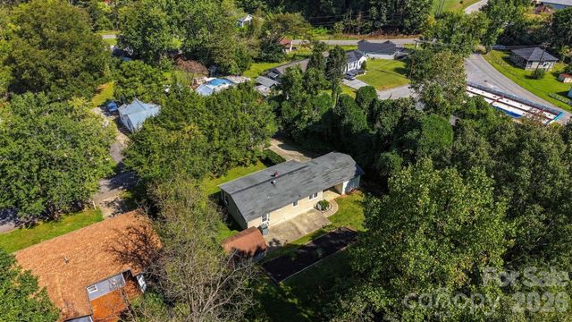 911 Kenham Place SW, Lenoir, NC 28645
