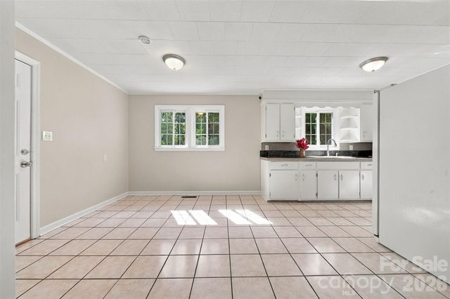 911 Kenham Place SW, Lenoir, NC 28645