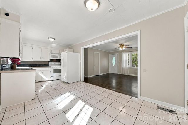 911 Kenham Place SW, Lenoir, NC 28645