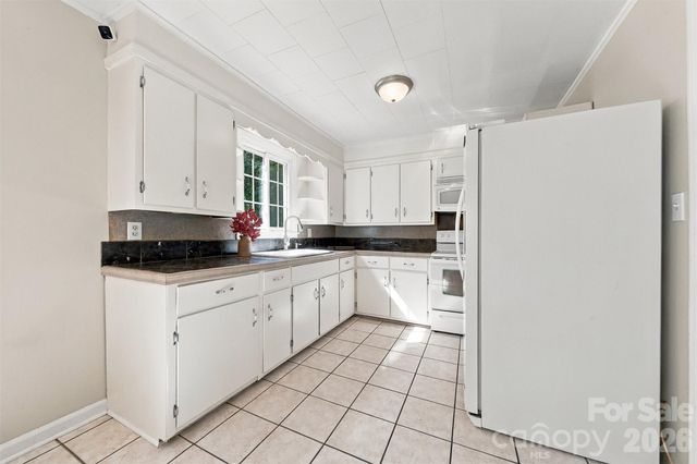 911 Kenham Place SW, Lenoir, NC 28645