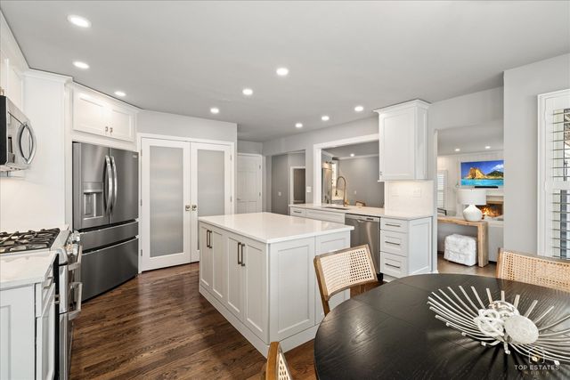 1894 Maine Drive, Elk Grove Village, IL 60007