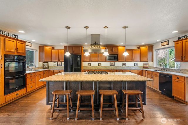 8910 Lavaliere Meadows Lane SW, Rochester, WA 98579