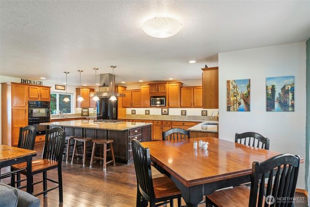 8910 Lavaliere Meadows Lane SW, Rochester, WA 98579