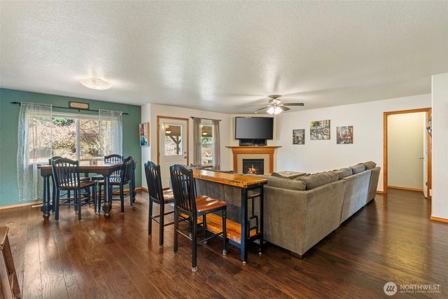 8910 Lavaliere Meadows Lane SW, Rochester, WA 98579