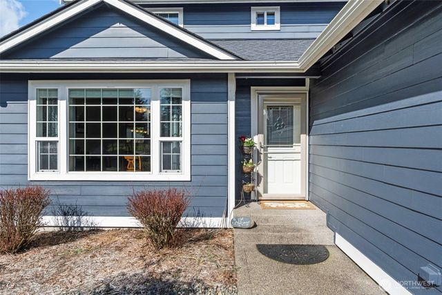 8910 Lavaliere Meadows Lane SW, Rochester, WA 98579