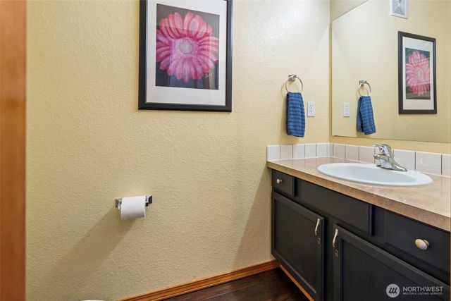 8910 Lavaliere Meadows Lane SW, Rochester, WA 98579