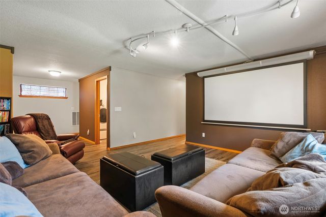 8910 Lavaliere Meadows Lane SW, Rochester, WA 98579