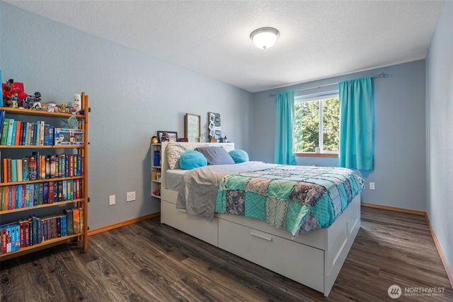 8910 Lavaliere Meadows Lane SW, Rochester, WA 98579