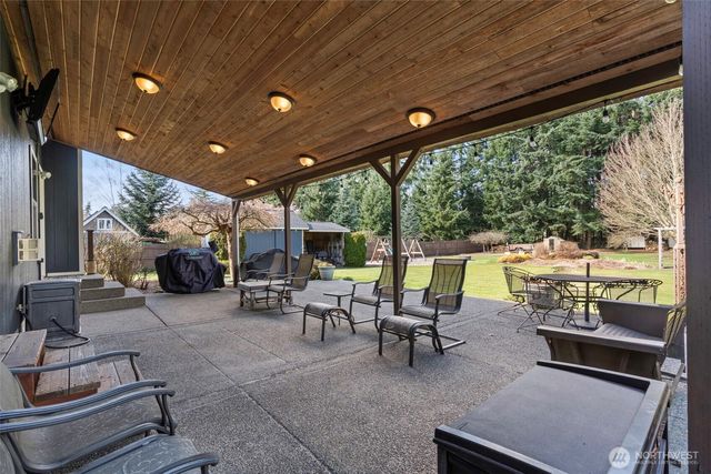 8910 Lavaliere Meadows Lane SW, Rochester, WA 98579