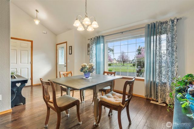 8910 Lavaliere Meadows Lane SW, Rochester, WA 98579