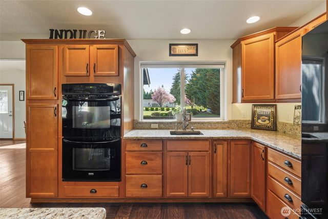 8910 Lavaliere Meadows Lane SW, Rochester, WA 98579